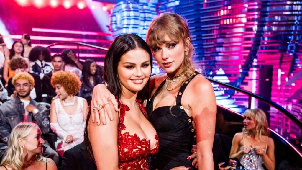 Selena Gomez & Taylor Swift Share a Sweet Moment in Wedding Photos
