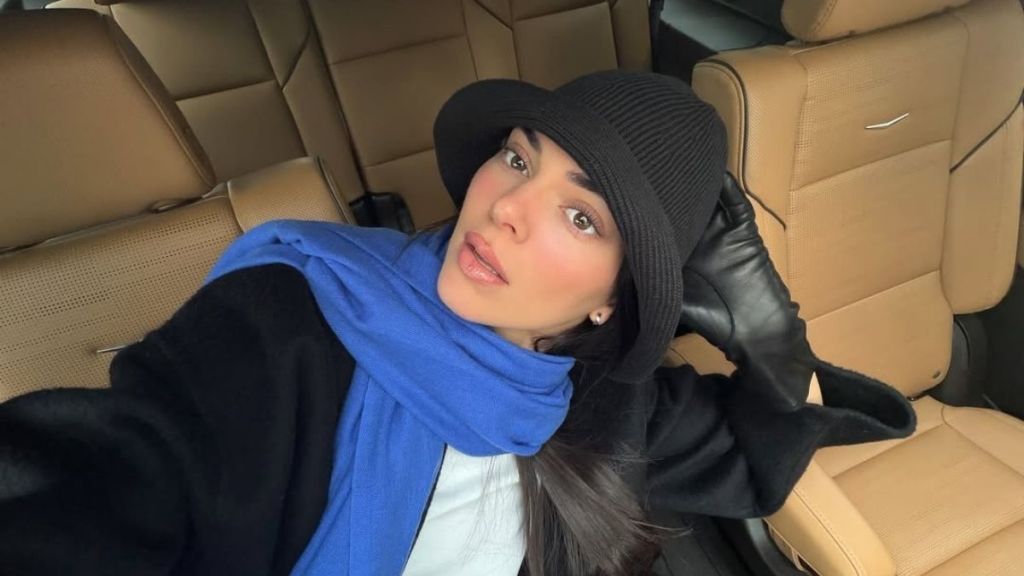 Photos: Kendall Jenner Bares It All by the Beach