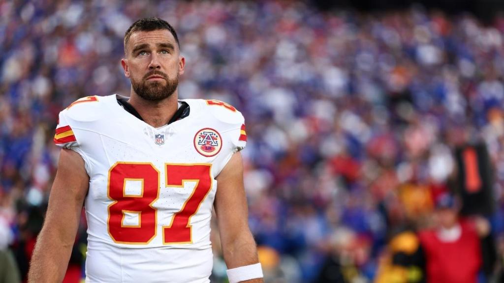 Travis Kelce Leaves Chiefs Game With Apparent Injury