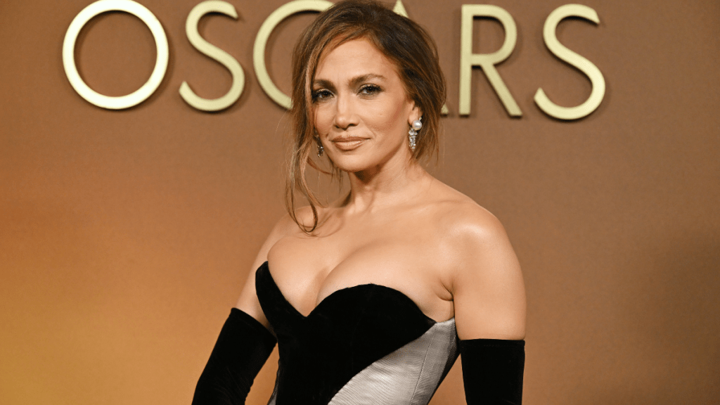 Photos: Jennifer Lopez’s Contrasting Gown Look Is Dramatic at Best