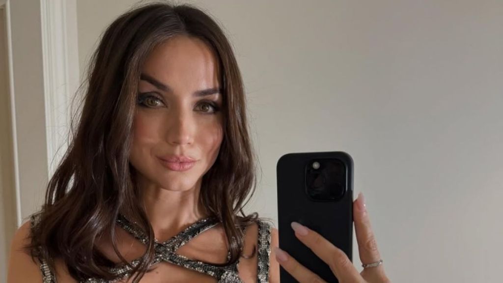 Ana de Armas Flaunts Her Toned Body in Gym Wear