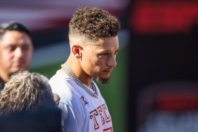 Patrick Mahomes’ Thanksgiving Turkey-Eating Method Earning the ‘Nasty’ Title