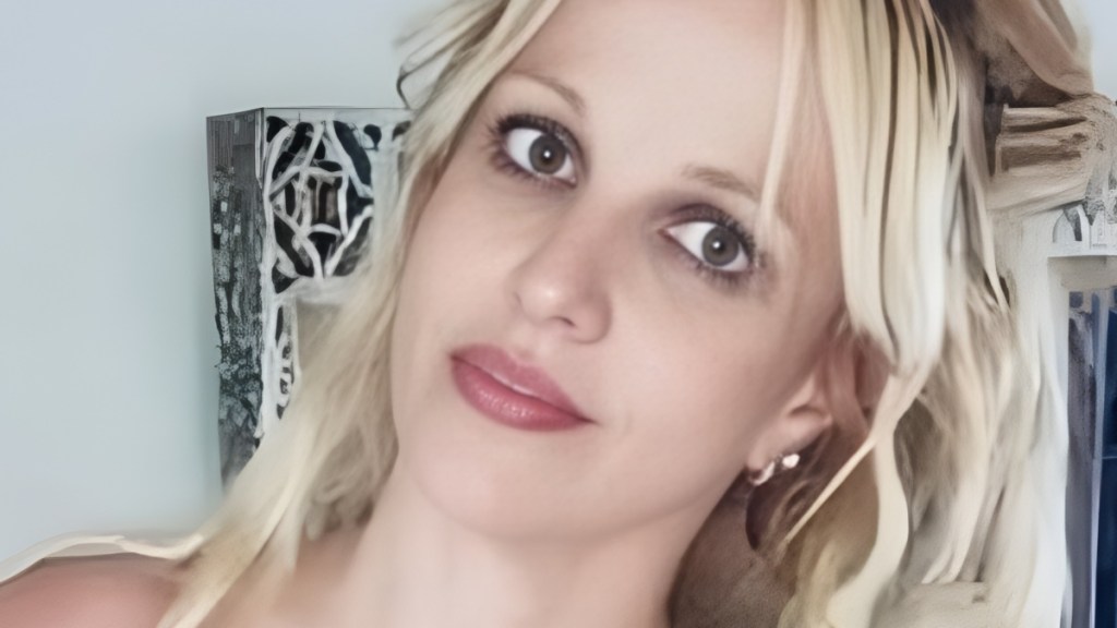 britney spears mini skirt instagram