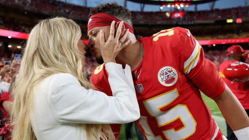 Cowboys Star Deletes Instagram Story About Patrick Mahomes’ Wife