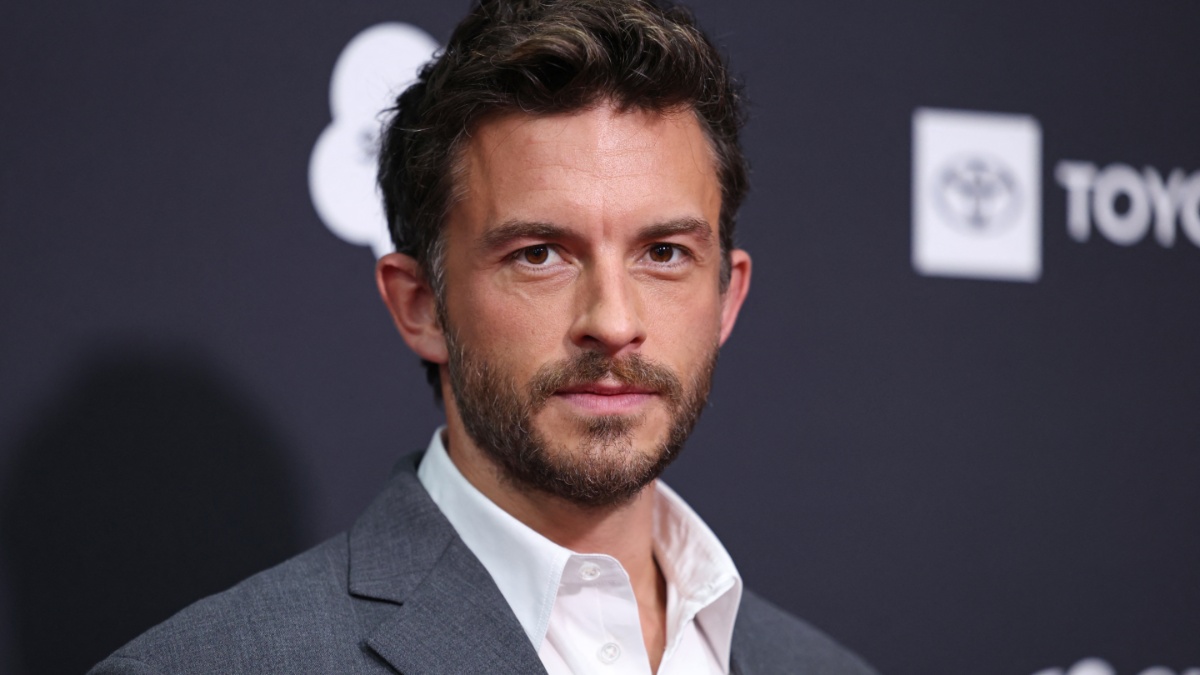 Jonathan Bailey Opens Up About Having Kids In Future Reality Tea Esquire Jonathan Bailey 