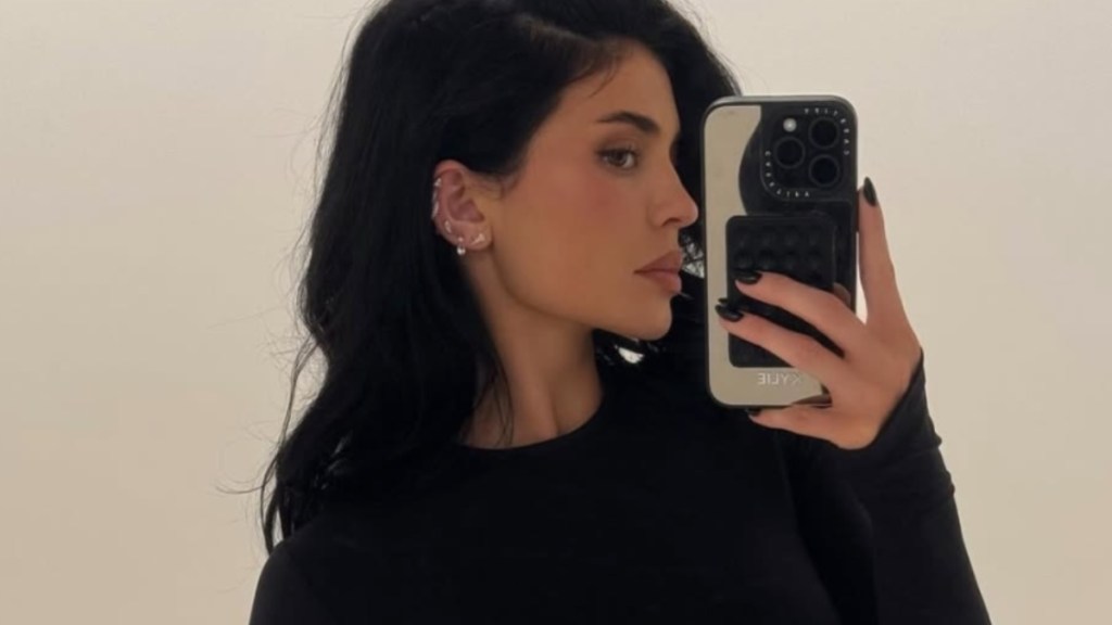 kylie jenner waist instagram