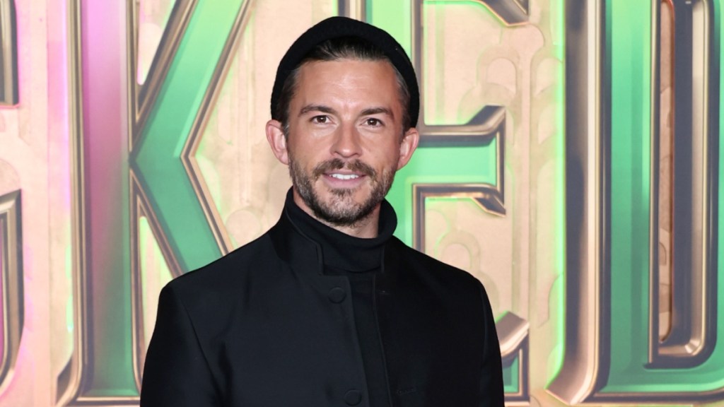 ryan reynolds jonathan bailey wicked for good