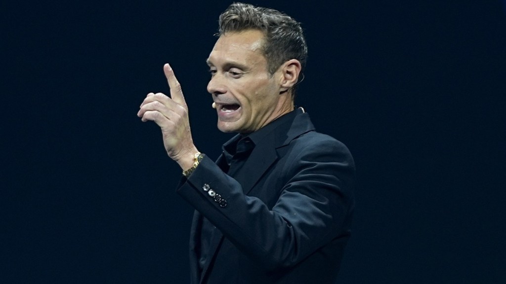 Ryan Seacrest Mark Consuelos Interviewing Skills Live With Kelly