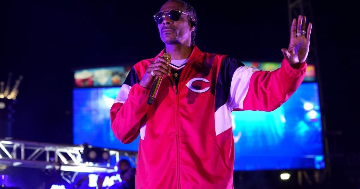 Fans React To Snoop Dogg Asking Kim Kardashian’s Permission To Smoke