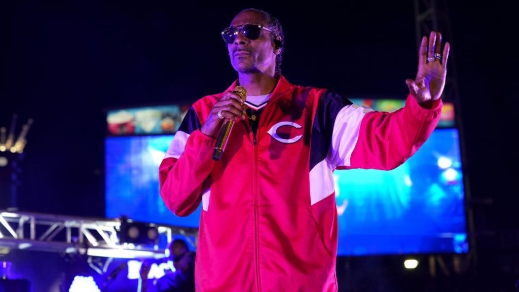 Fans React To Snoop Dogg Asking Kim Kardashian’s Permission To Smoke