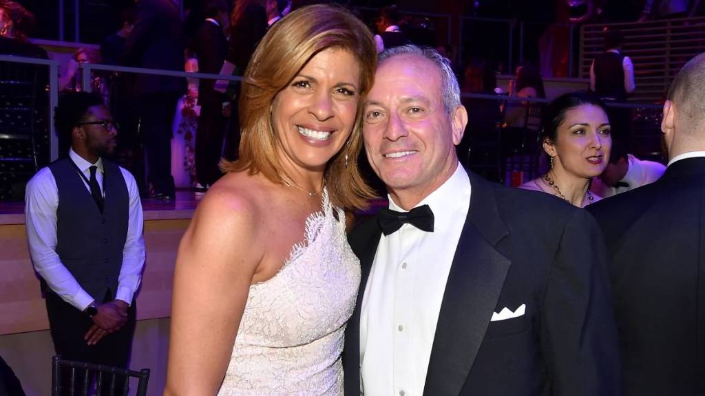 Hoda Kotb Reunites With Ex to Celebrate Christmas With the Kids