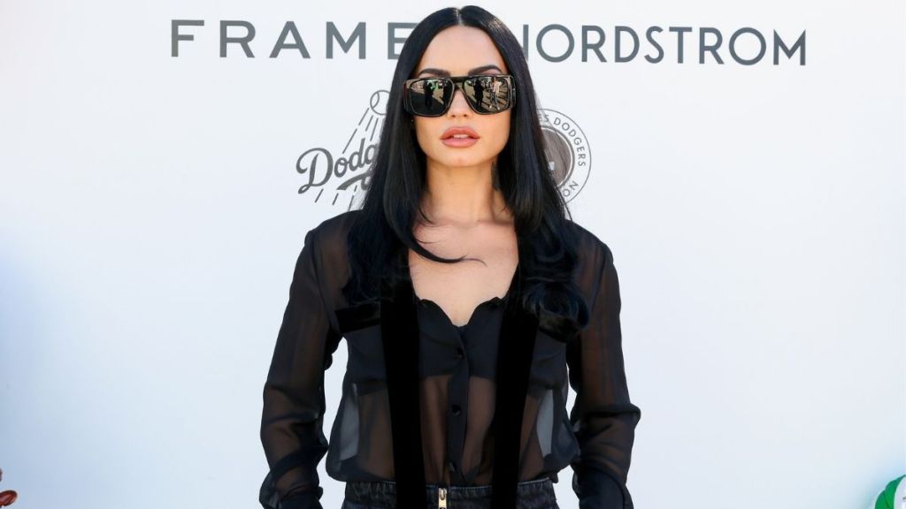 Demi Lovato Goes on a 'Glaze Craze' for Laneige