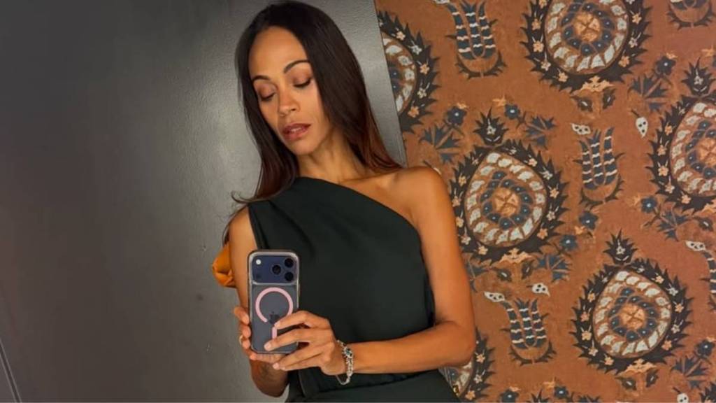 Zoe Saldana's Slinky Slit Dress Shoots Right up Her Leg in Pics