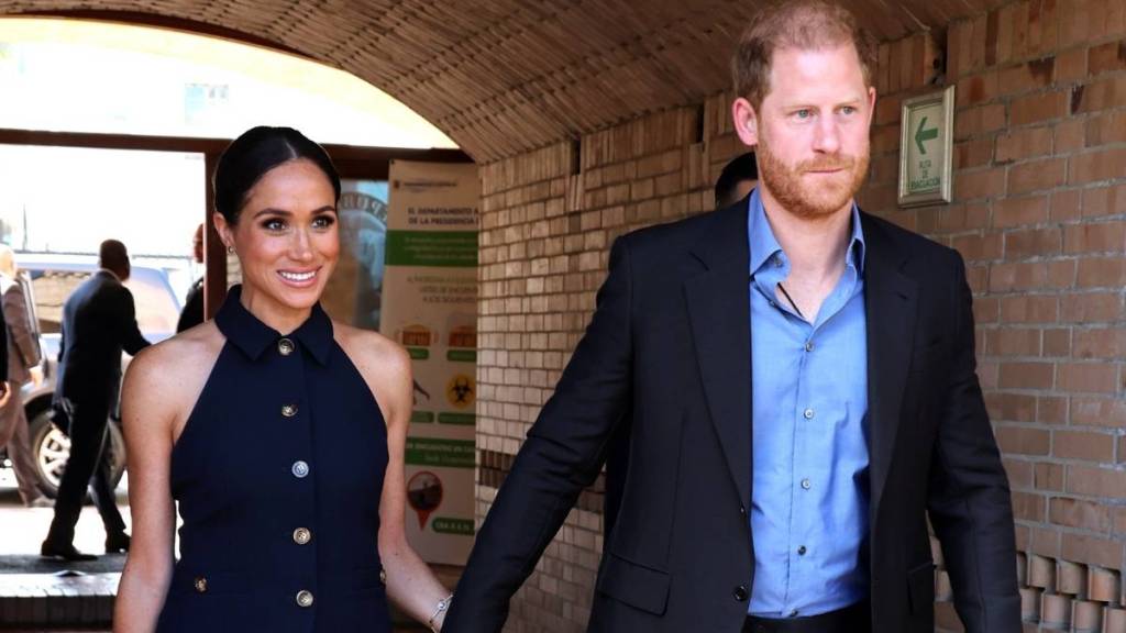 Prince Harry & Meghan Markle Felt 'Sidelined' Because of The Queen — Source