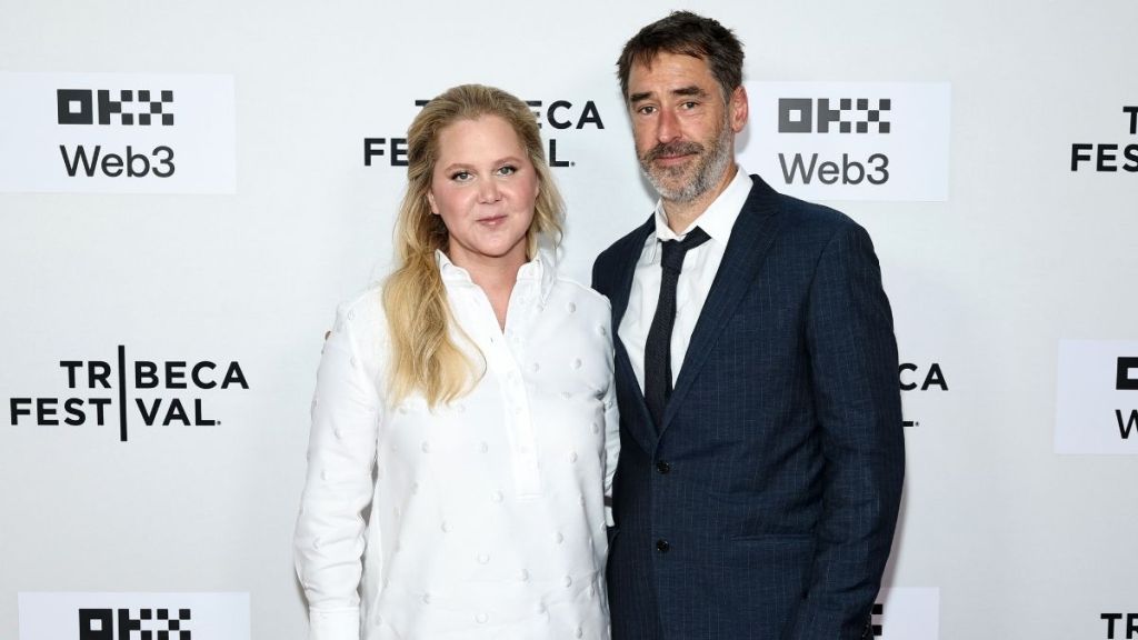 Amy Schumer Announces ‘Amicable’ Split From Husband, Sets Record Straight