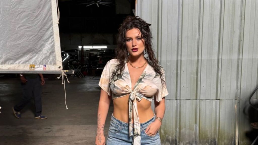 Bella Thorne Wearing Crop Top Is Impossible to Ignore