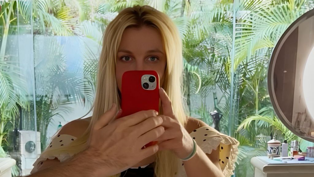 Britney Spears Turns Heads in Mini-Dress