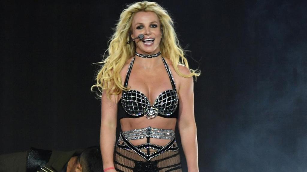 Britney Spears Flaunts Toned Abs in Tiny Shorts
