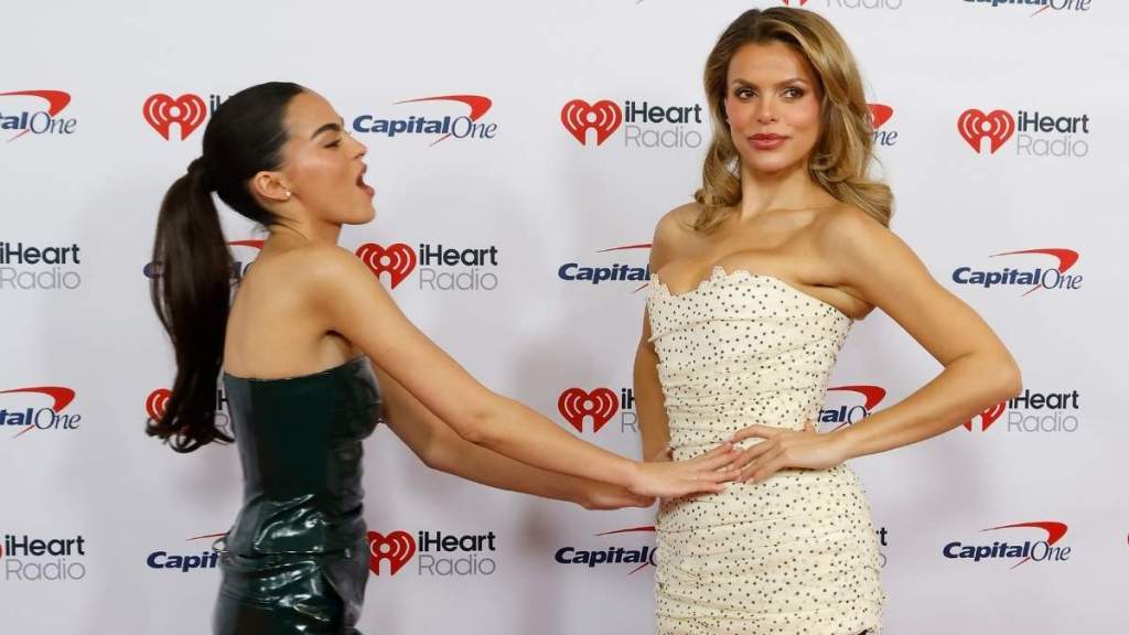 Brooks Nader Strips Down in the Tub for ‘Matching Baths’ With Sister