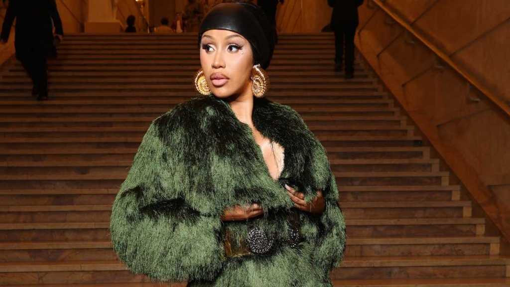 Cardi B’s Neon Bob Look Proves She Didn’t Come To Play
