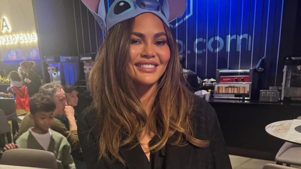 Chrissy Teigen’s Tooth Doesn’t Look the Way It Used to Anymore