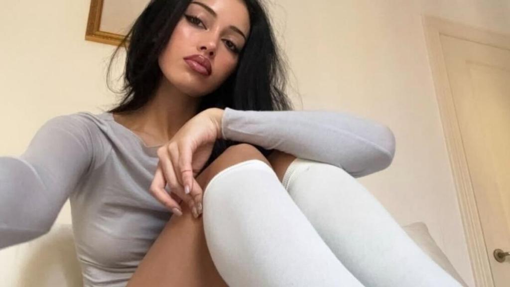 Cindy Kimberly’s Sheer Top Photos Are Max Cheeky & Just Unmissable