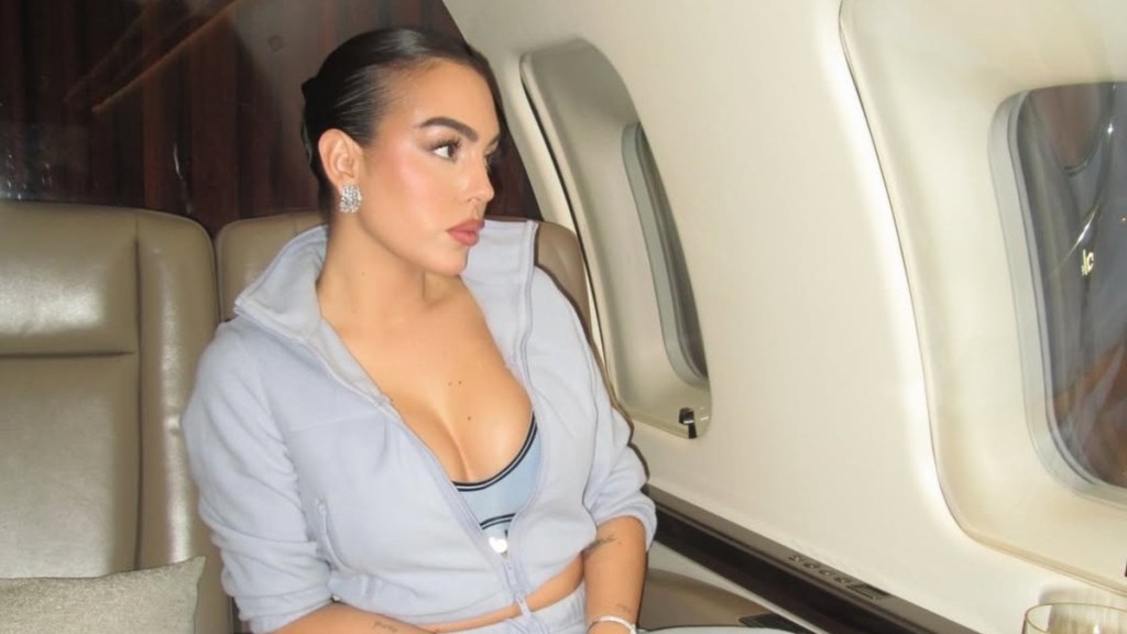 Cristiano Ronaldo's Fiancee Poses in Unzipped Jacket