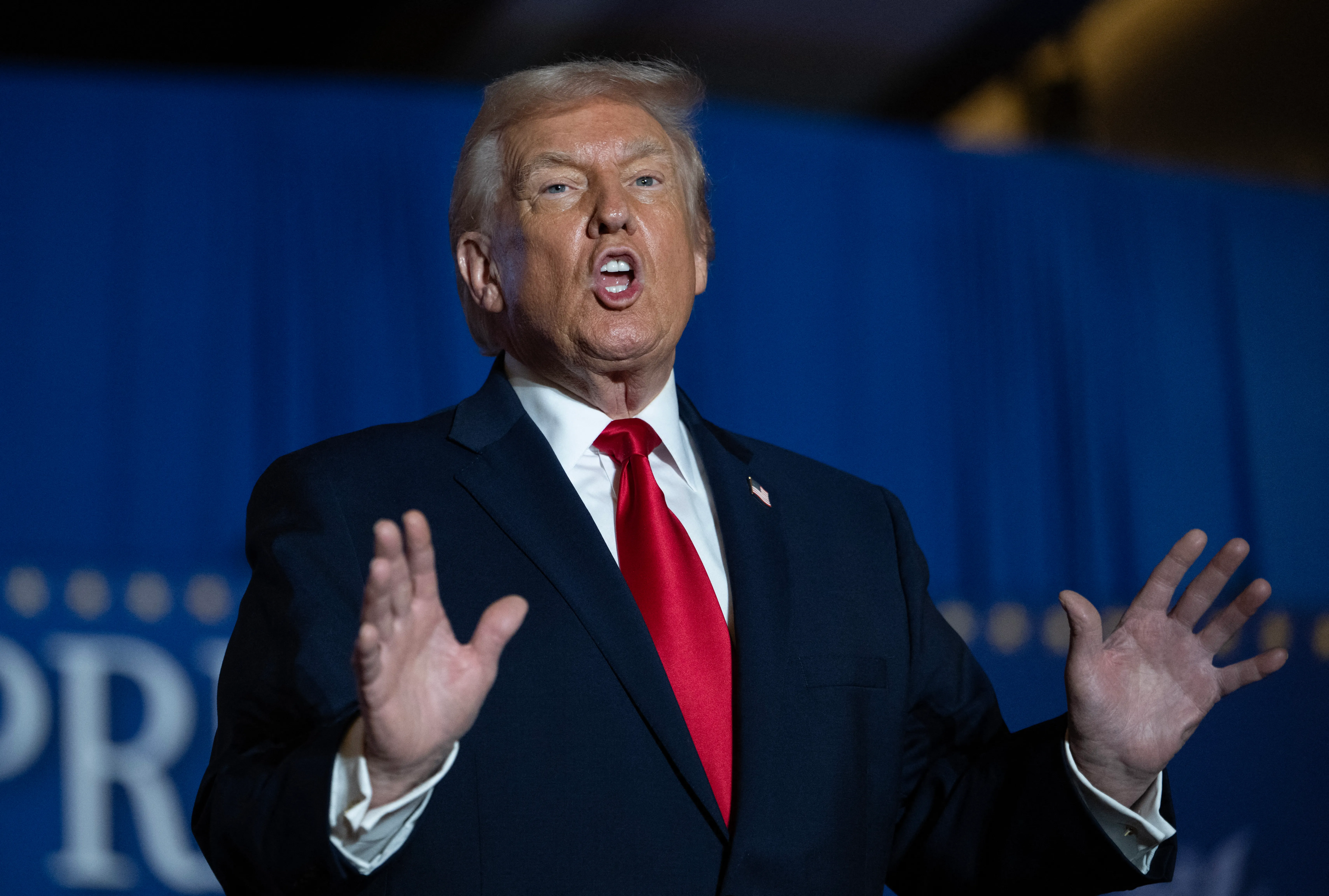 donald-trump-hit-during-live-press-conference-reality-tea