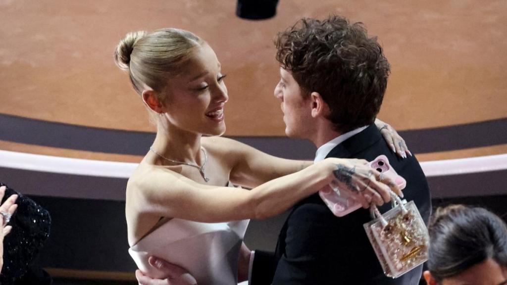 Ethan Slater ariana grande