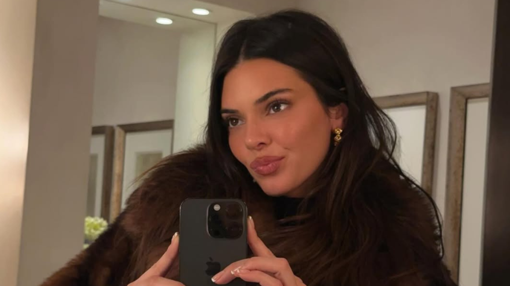 Kendall Jenner’s Extra Tiny Minidress & Sheer Tights Are So Flirty