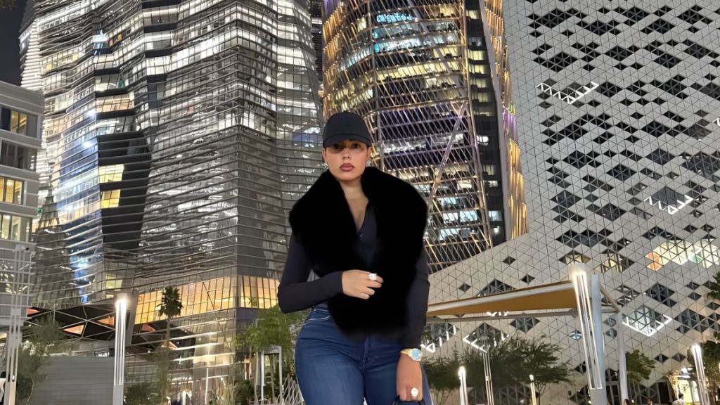 Cristiano Ronaldo's Fiancee Posing in Jeans Will Make Your Day