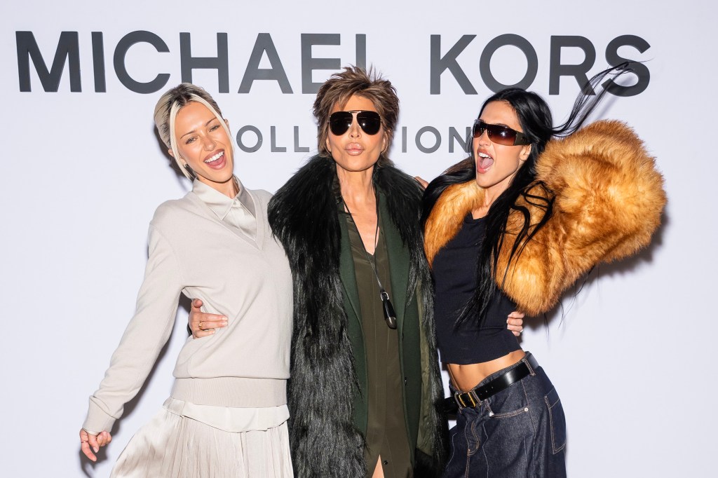 Lisa Rinna with her daughters