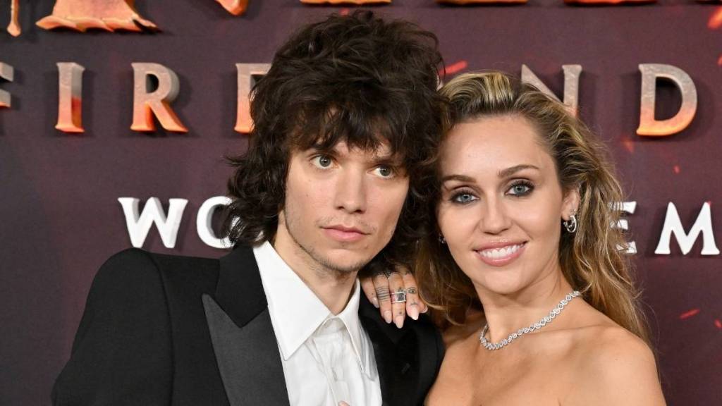 Miley Cyrus' Engagement Ring Could Be Worth a Whopping $450K