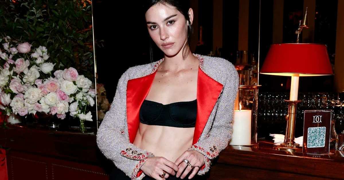 Gracie Abrams Showcases Her Abs in Bra Top