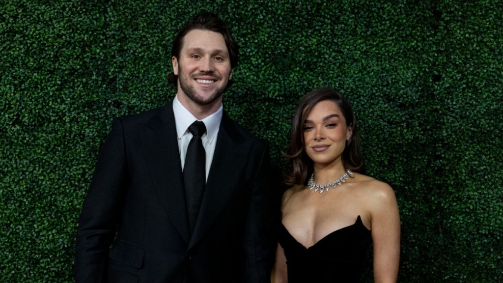 Bills’ Josh Allen & Wife Hailee Steinfeld Announce Pregnancy, Fans Cheer