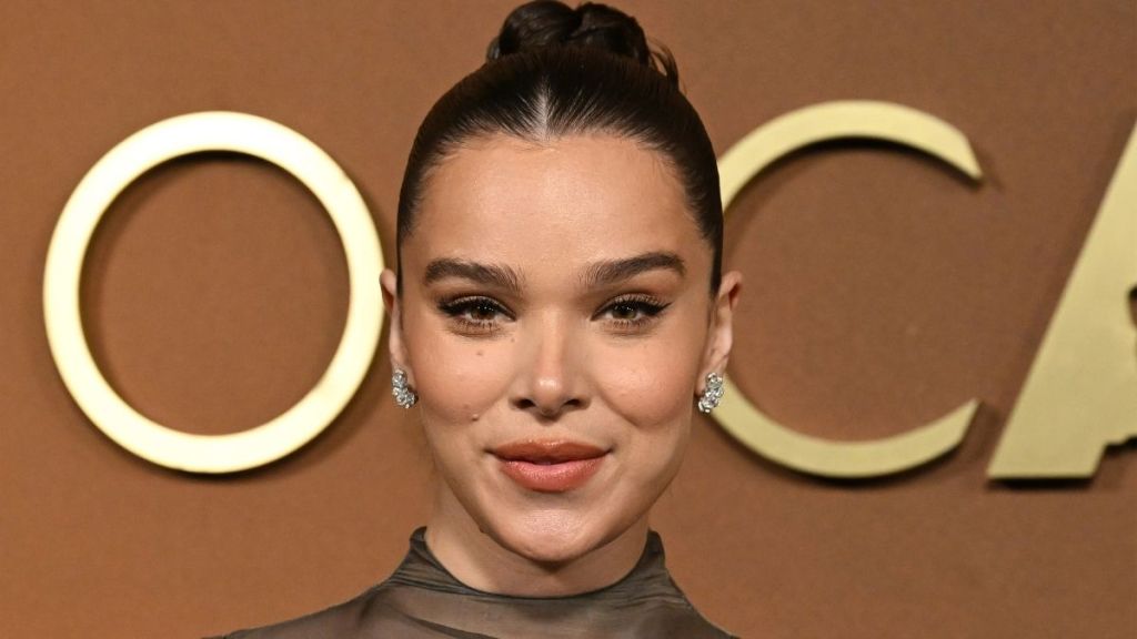 Hailee Steinfeld’s Buffalo Life ‘Suits’ Her — Source