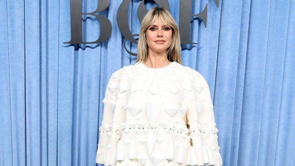 Heidi Klum’s Teeny Tiny Miniskirts & Sheer Tights Are a Sultry Combo