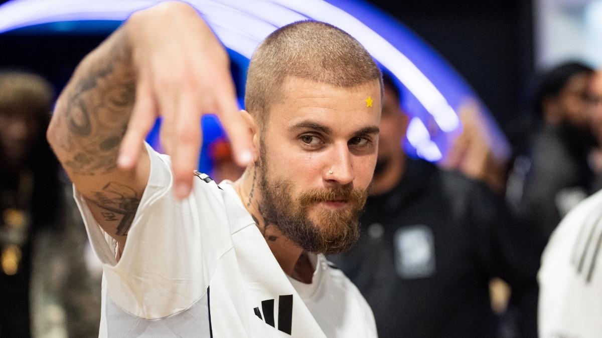 Justin Bieber Threatens Apple Staff With 'Rear Naked Choke Hold