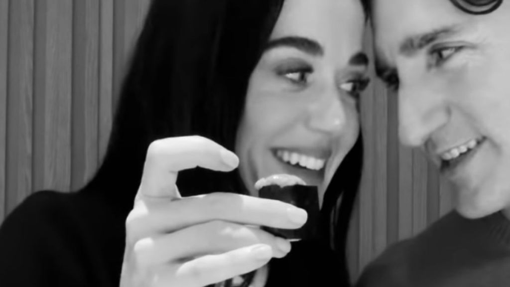 Justin Trudeau's Look As Katy Perry Eats Sushi Wins Hearts