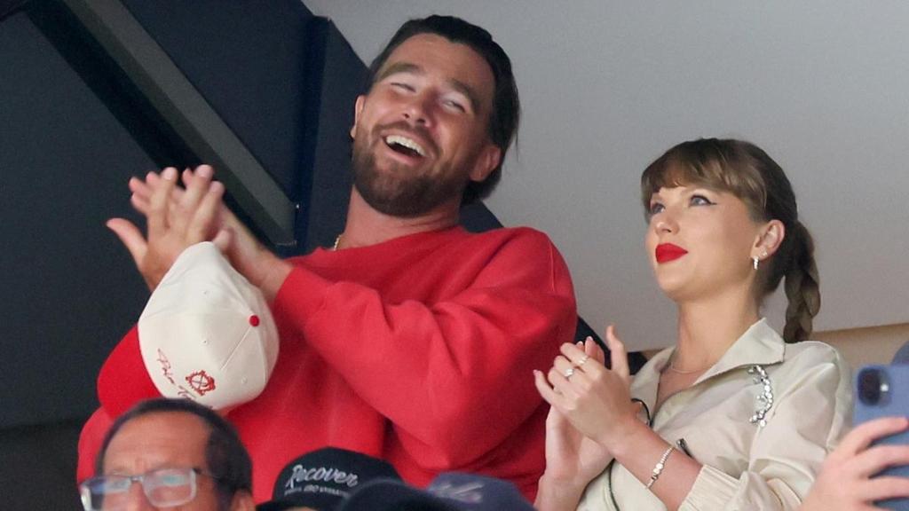 What Taylor Swift & Travis Kelce Did on Christmas