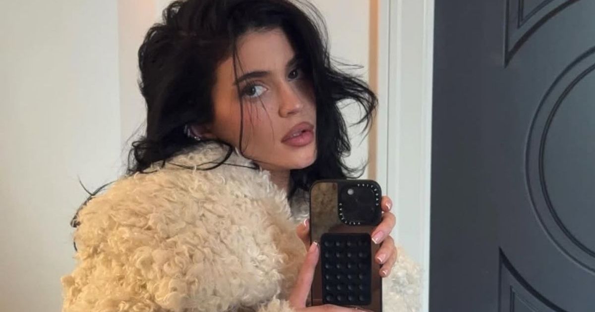 Kylie Jenner Shows Off Her Toned Legs in Fur Coat