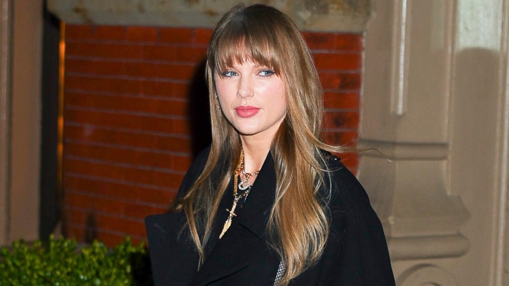 Taylor Swift's Diamond & Ruby Necklace Is a Whopping $80K
