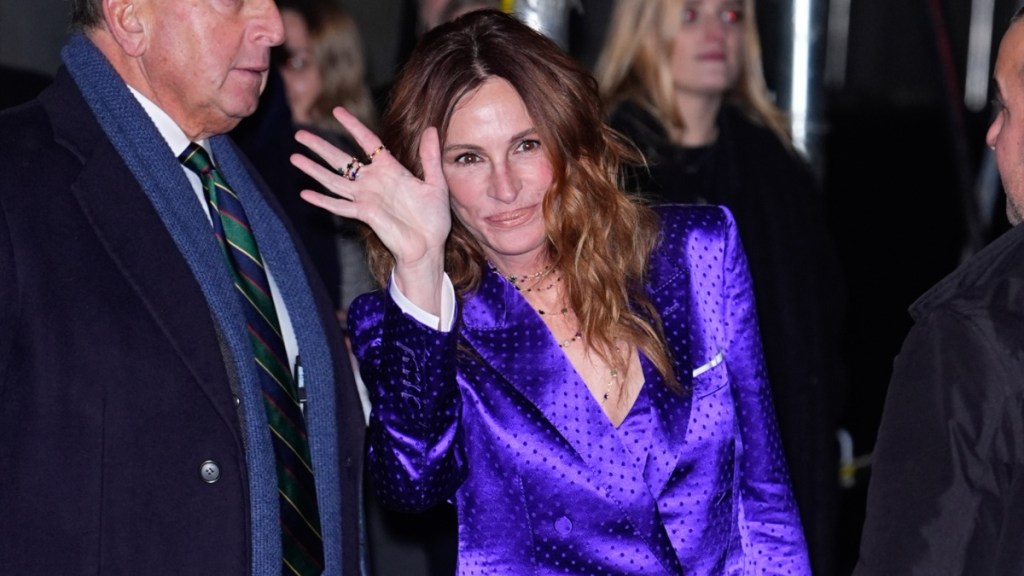Julia Roberts Drops Makeup-Free Photo