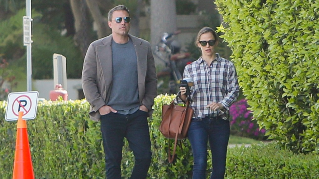 Ben Affleck Gets Christmas Invitation From His Ex-Wife — Source