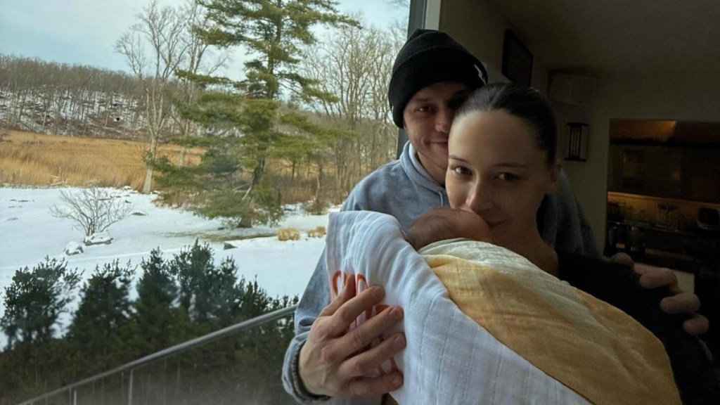 Pete Davidson’s Girlfriend Tears up Over Love for Newborn Daughter