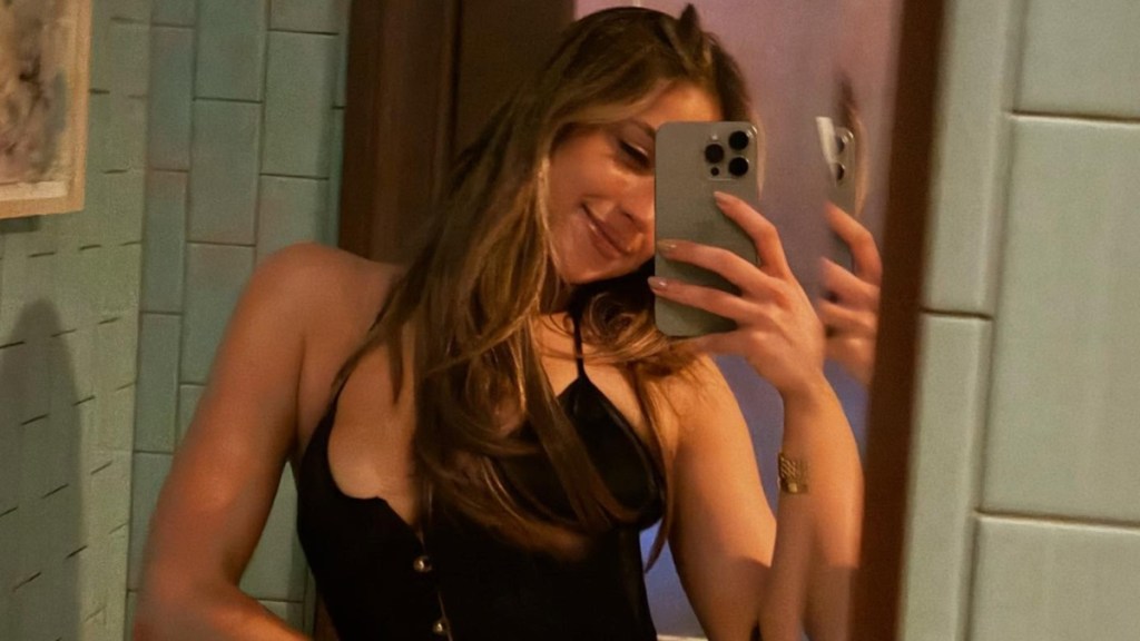 Tate McRae's Head Pops Out of Her Chic Leather Coat