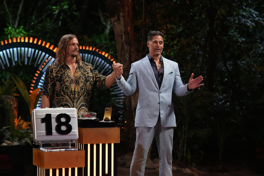 Joe Manganiello and David Genant in the Season 2 Deal or No Deal finale 
