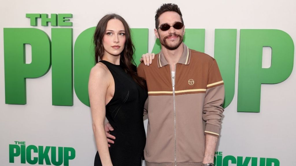 Pete Davidson & Elsie Hewitt Have ‘Hands Full’ With Parenting — Source