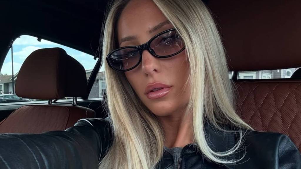 Alix Earle Poses in Nothing But a Towel in New Selfie