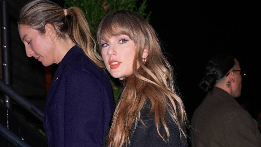 Taylor Swift Dresses Up for Dinner Date with Longtime Friend